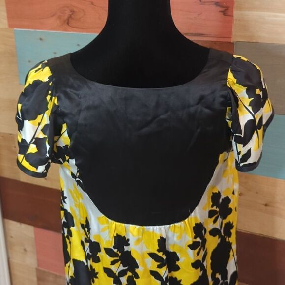 Size two 100% silk INC. Floral blouse - Picture 4 of 6